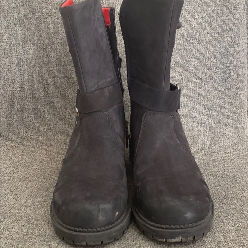 Black boots
